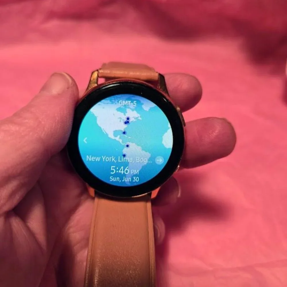 Samsung Galaxy Active 2 Watch Gold 40mm w/ original box LTE / Bluetooth / WIFI